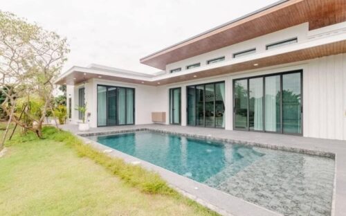 Brand-New Luxury Pool Villa in Saraphi