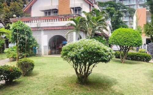 English Cottage-Style 2-Storey House near One Nimman, 166 sq.wah (664 sq.m), 3 Beds – THB 23.9M